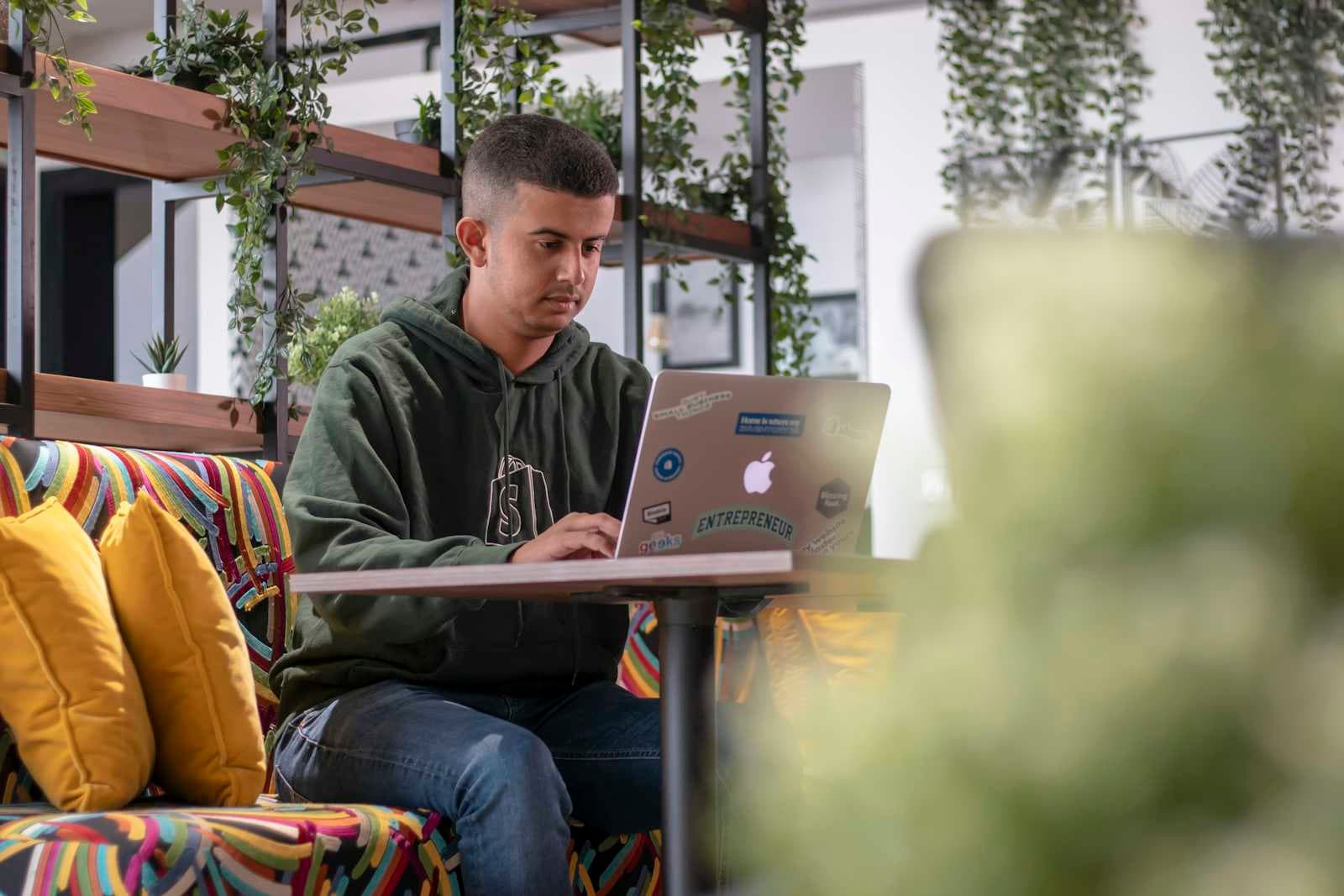 The Gig Economy and Coworking: Adapting Spaces for Freelancers and Independent Workers